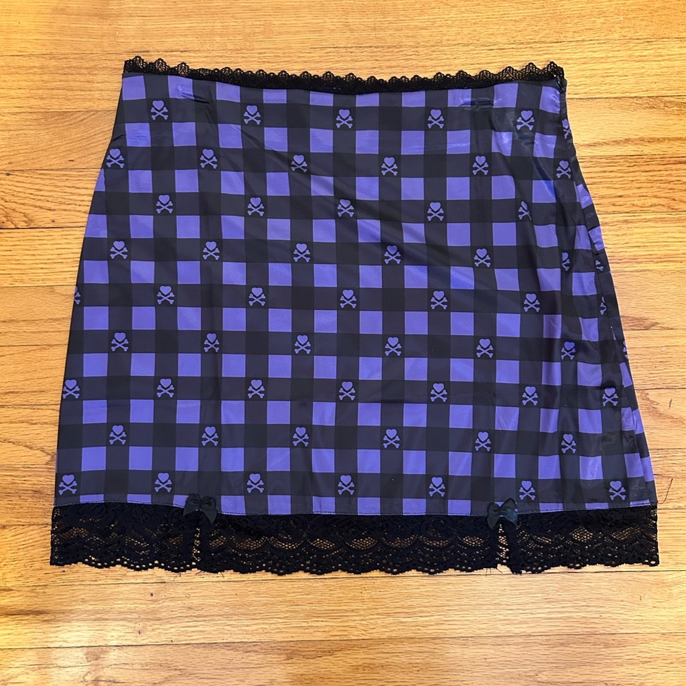 Tunnel vision Kiki purple and black Crossbones Gingham lace-trim mini skirt